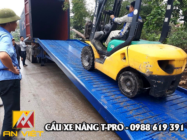 Chạy thử cầu xe n&acirc;ng 8 tấn 