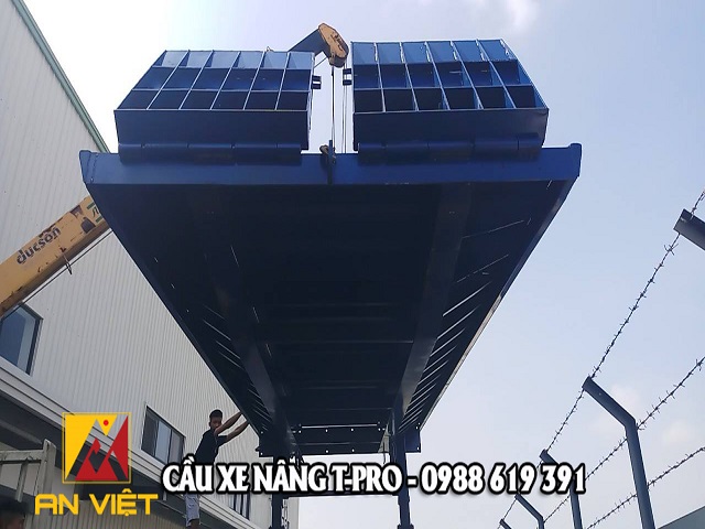 cầu dẫn l&ecirc;n xe container