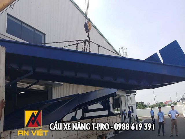 lắp đặt cầu dẫn xe n&acirc;ng
