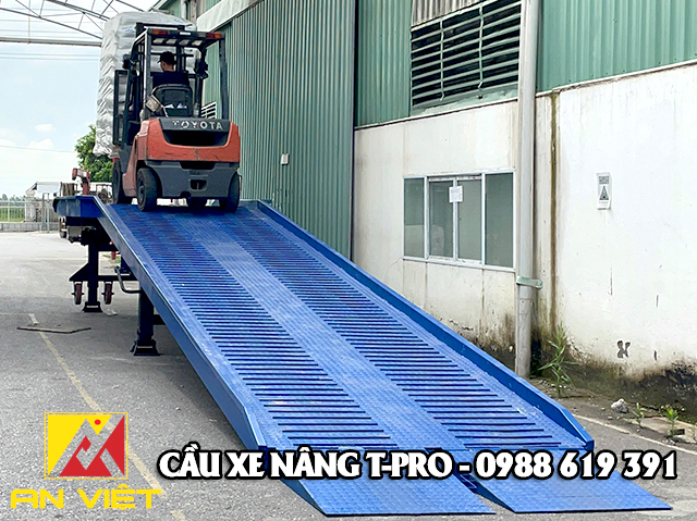 Giao Cầu Dẫn Xe Nâng 12 Tấn Tại KCN Phố Nối A - Hưng Yên