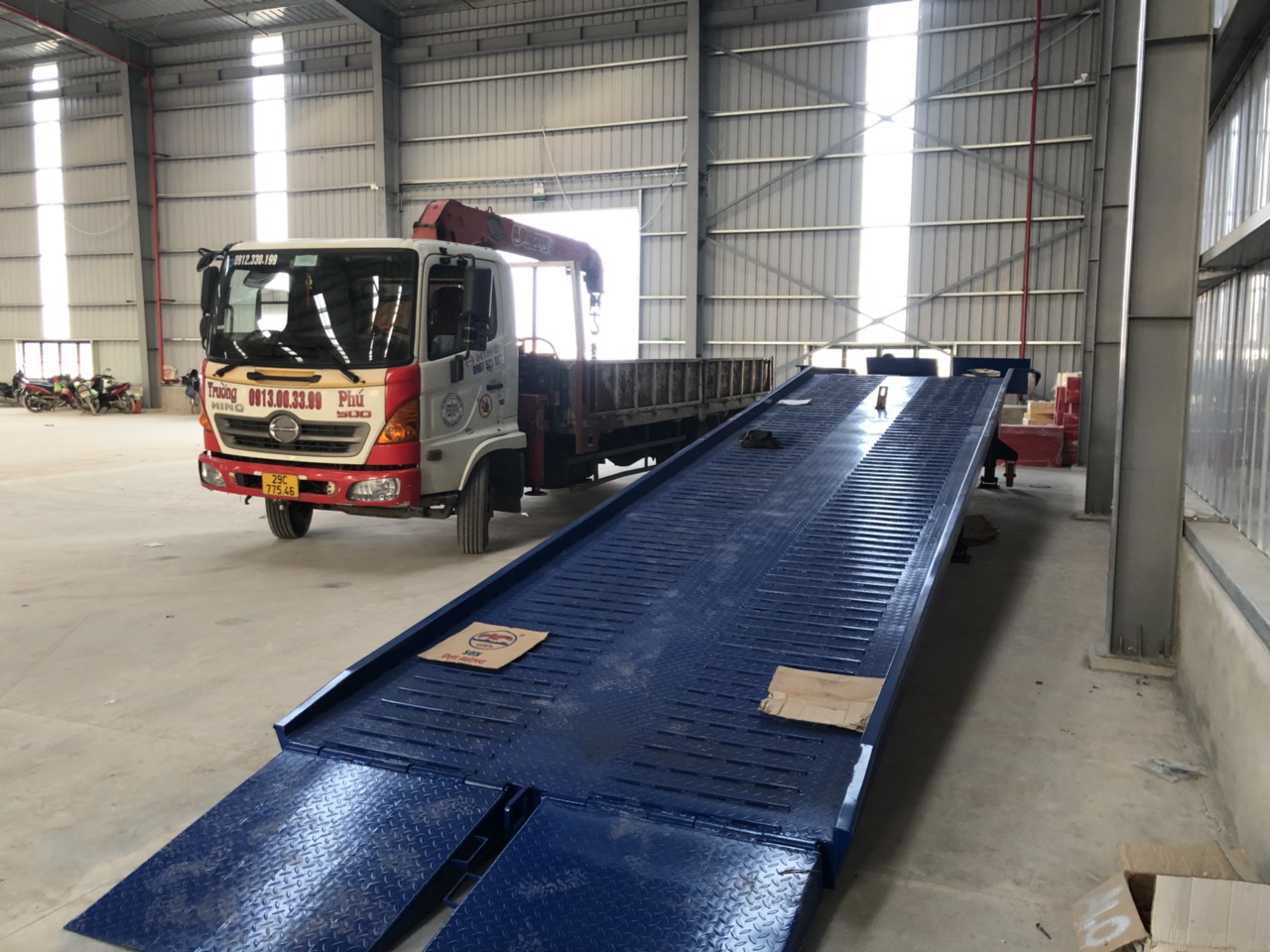 Sử dụng cầu dẫn hàng lên container có lợi ích gì?